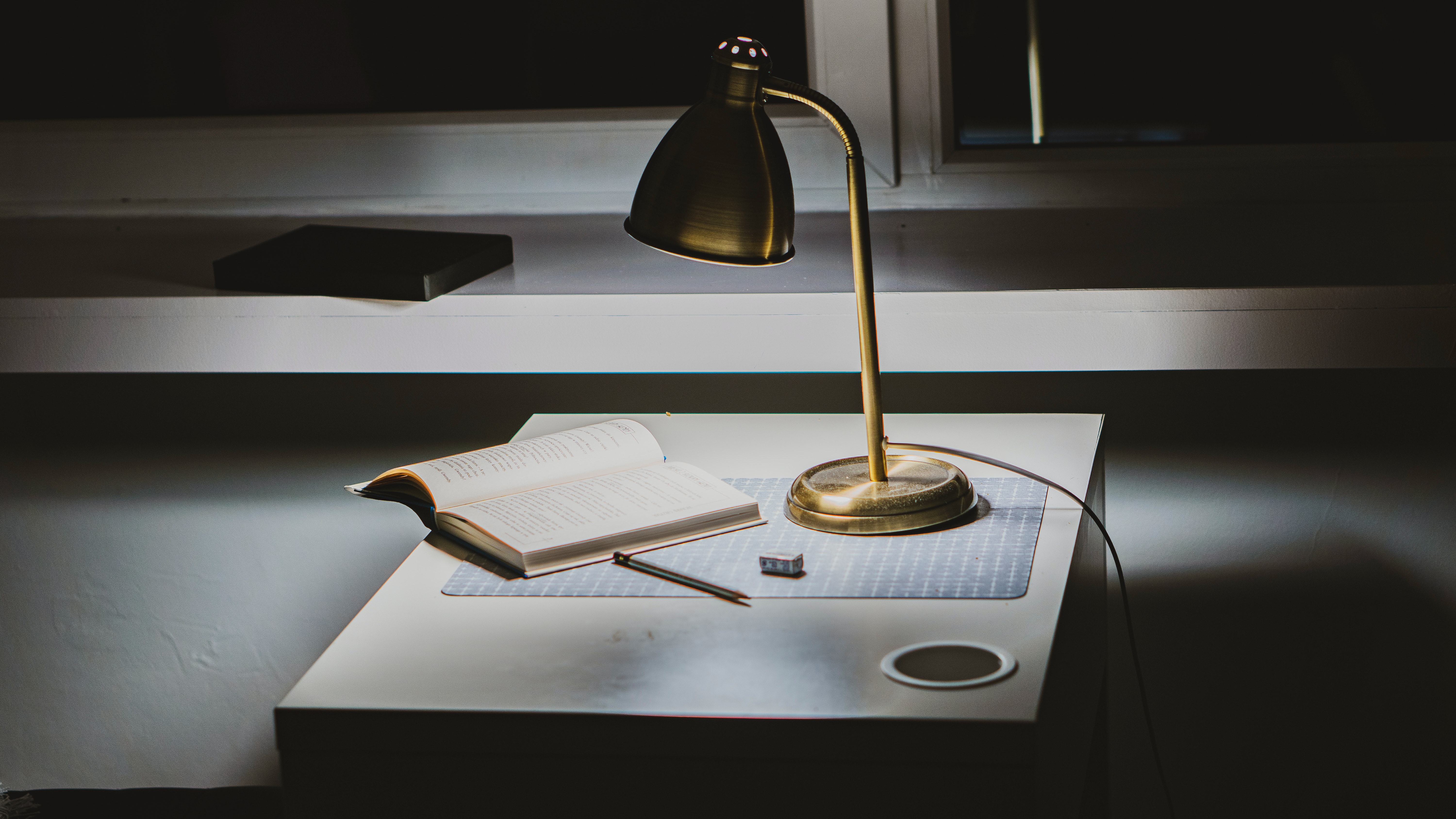 5 of the Coolest Desk Lamps for a Modern Office