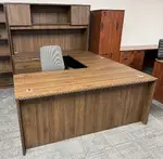 U-Shaped Executive Desk with Overhead Hutch