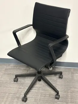Low Back Conference Room Chair - Quti Series