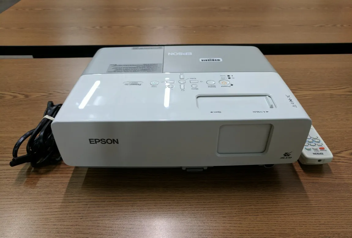 EPSON PowerLite 822+ Projector