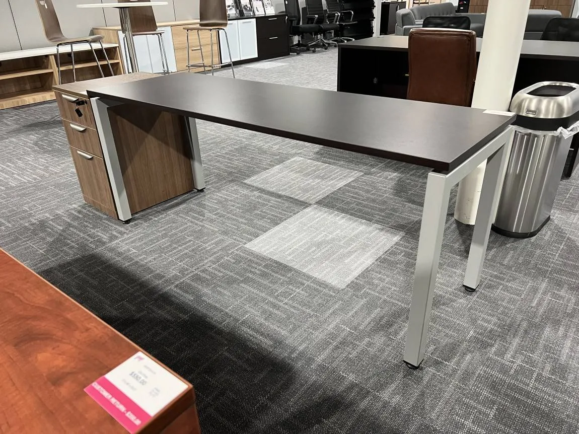 Training Table with Metal Legs