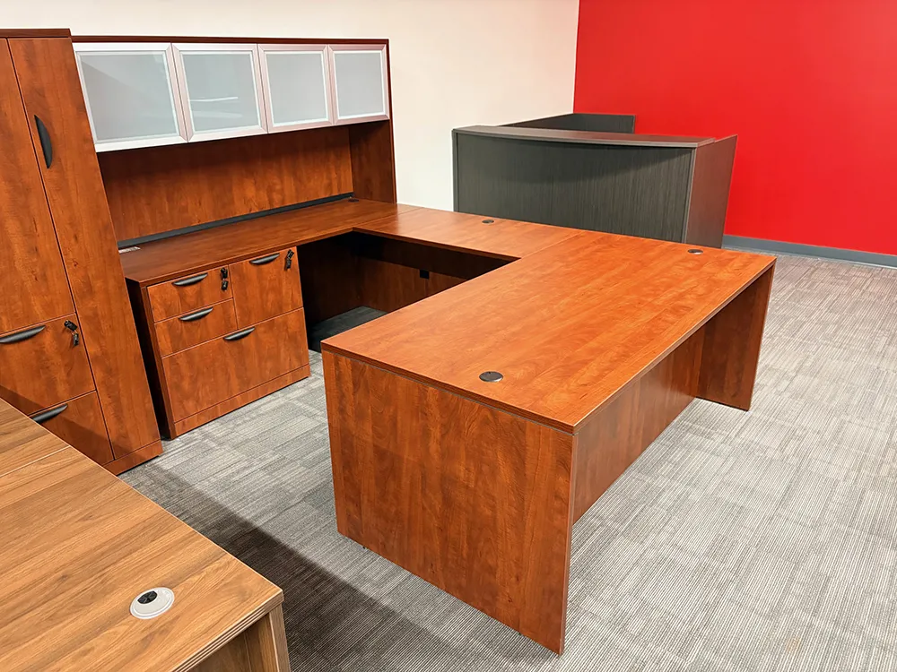 fullsize u shaped desk with hutch 1