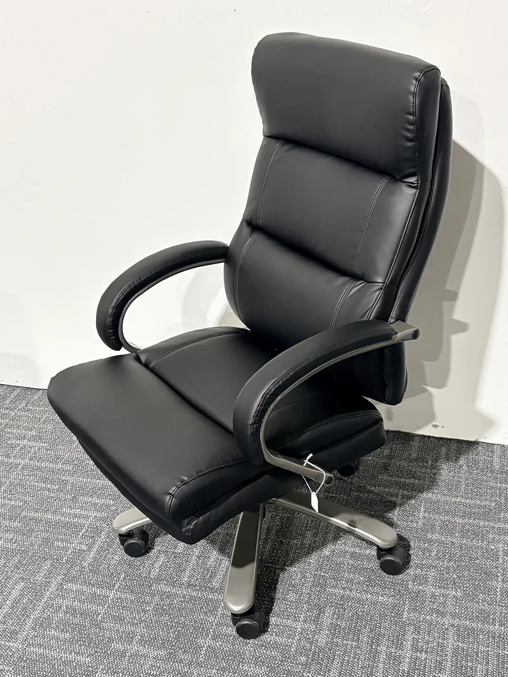 fullsize heavy duty executive office chair 1