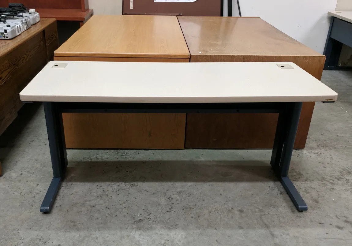 Putty Laminate Training Table