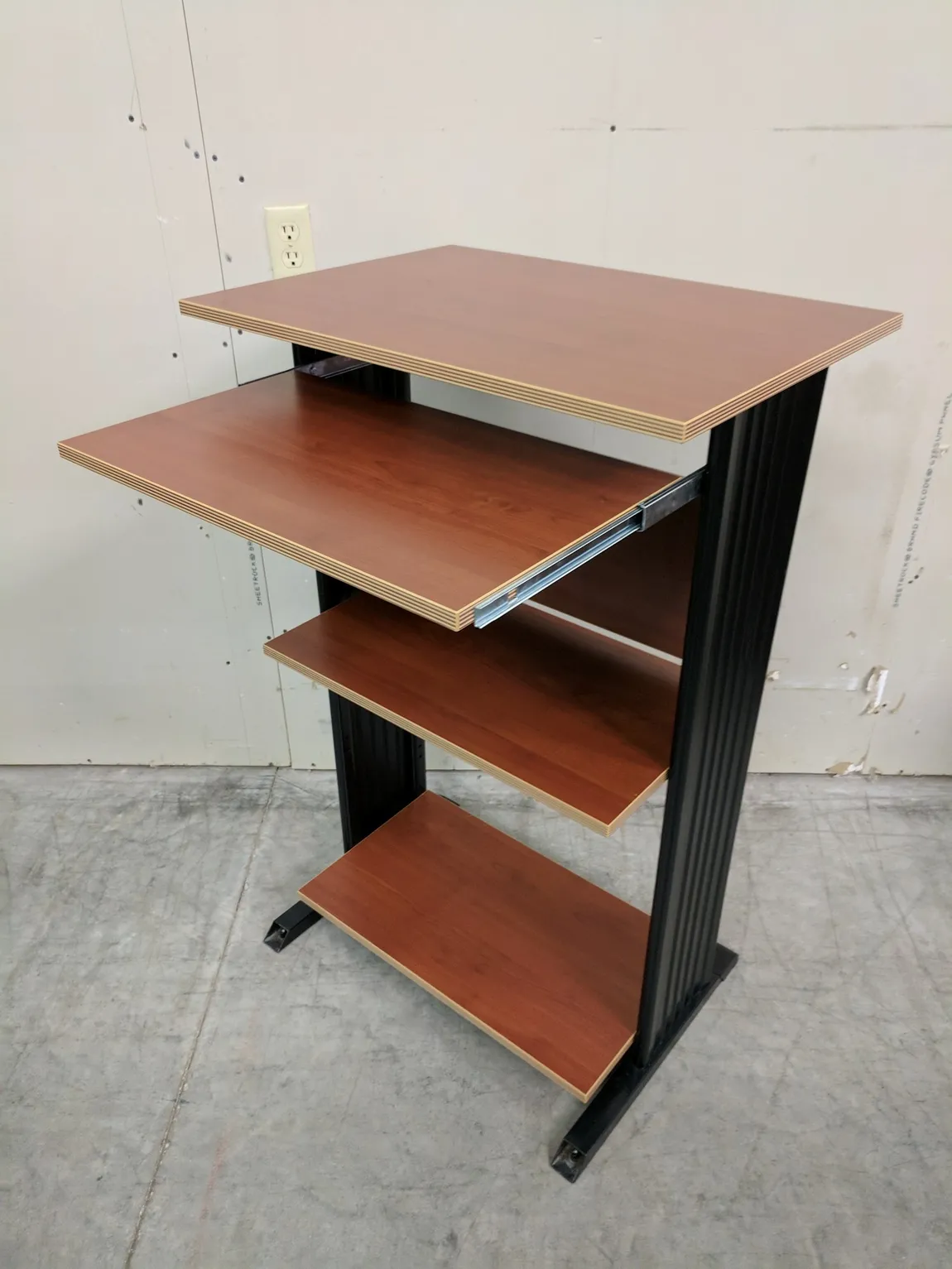 Cherry Laminate Lectern â€“ 27.5x19.5