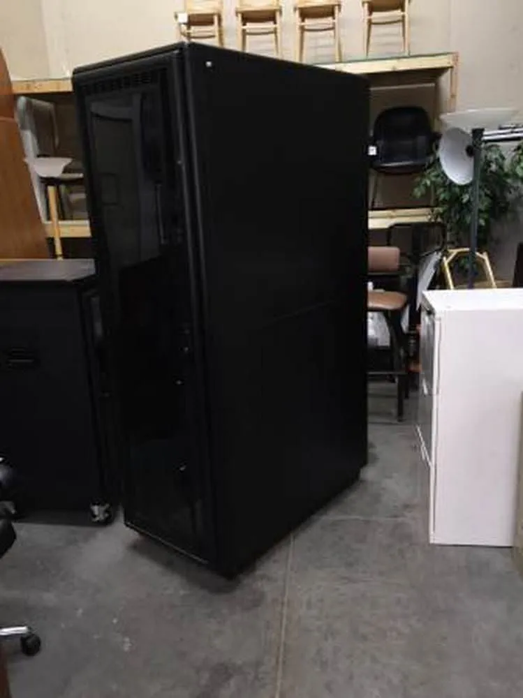 Rackmount Solutions 42u Full Sized Ventelated Enclosure Server Rack 