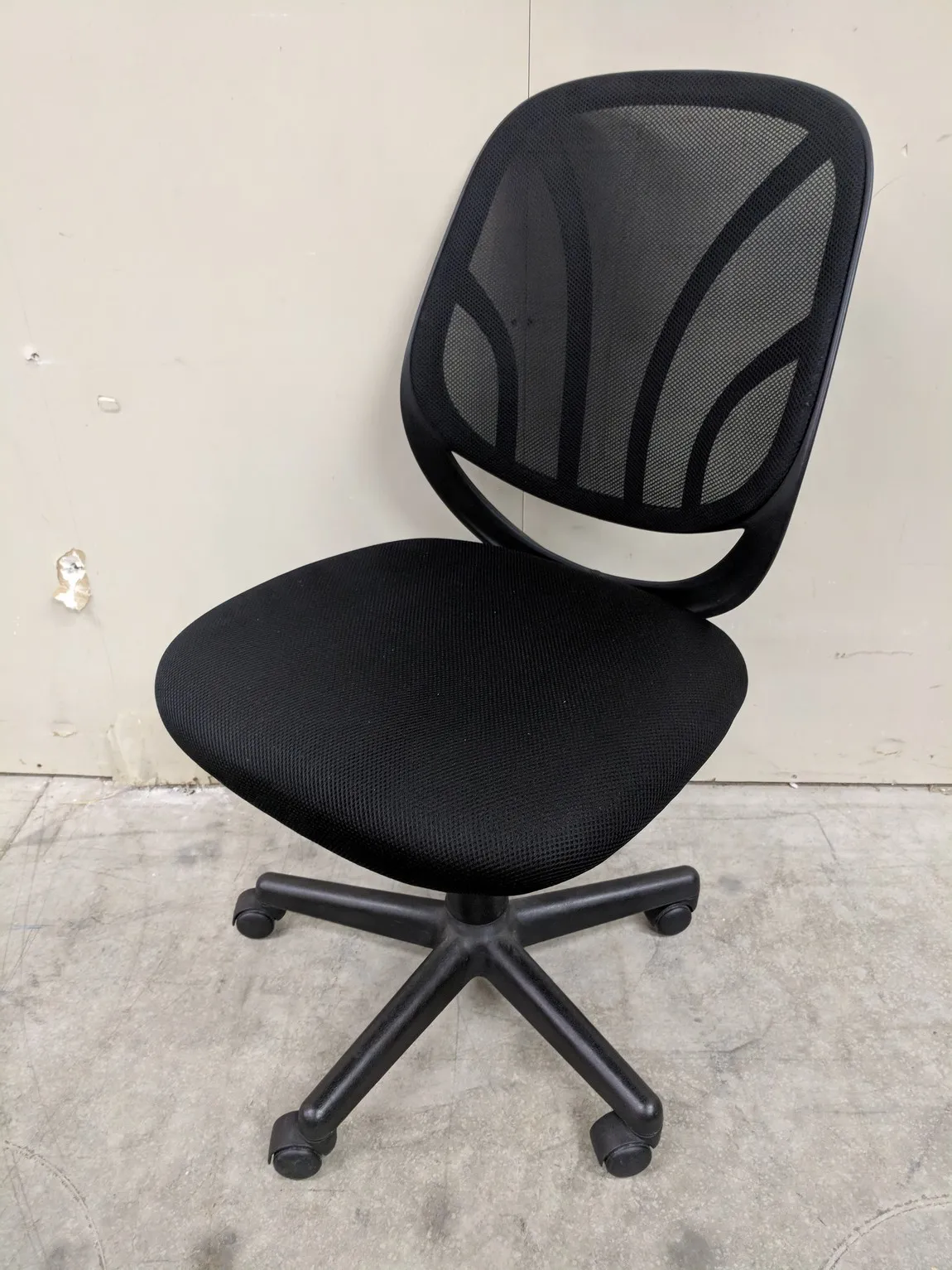 Black Mesh Back Rolling Office Chairs