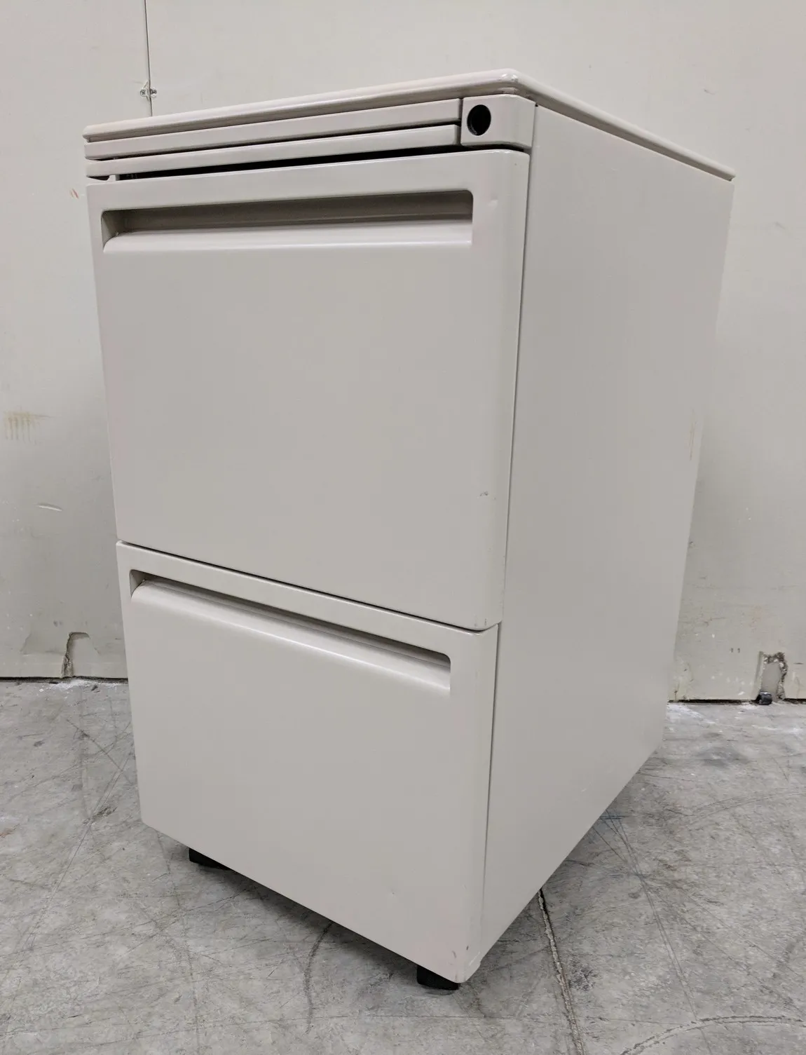 Putty Rolling File/File Pedestal Drawers