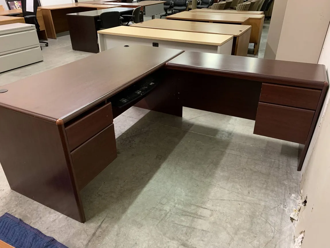 Mahogany Laminate L Shaped Desk