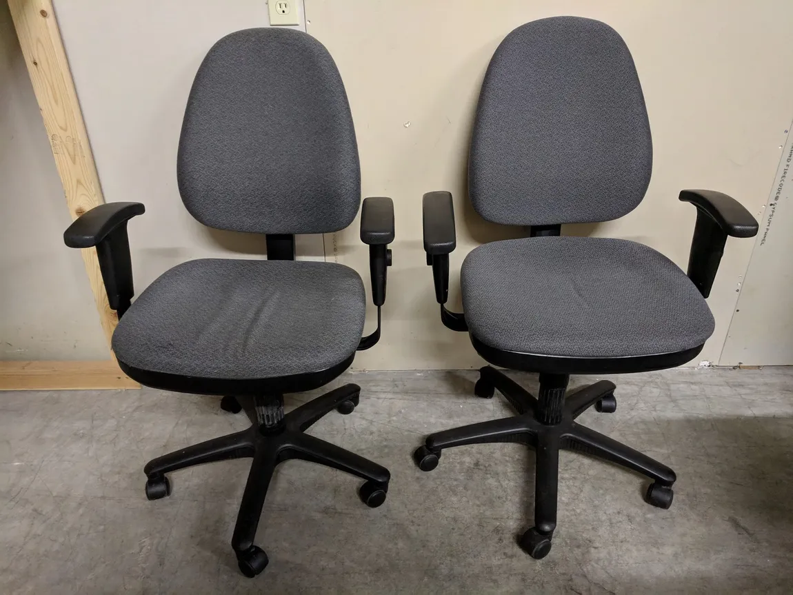 Gray Mid-Back Task Chair