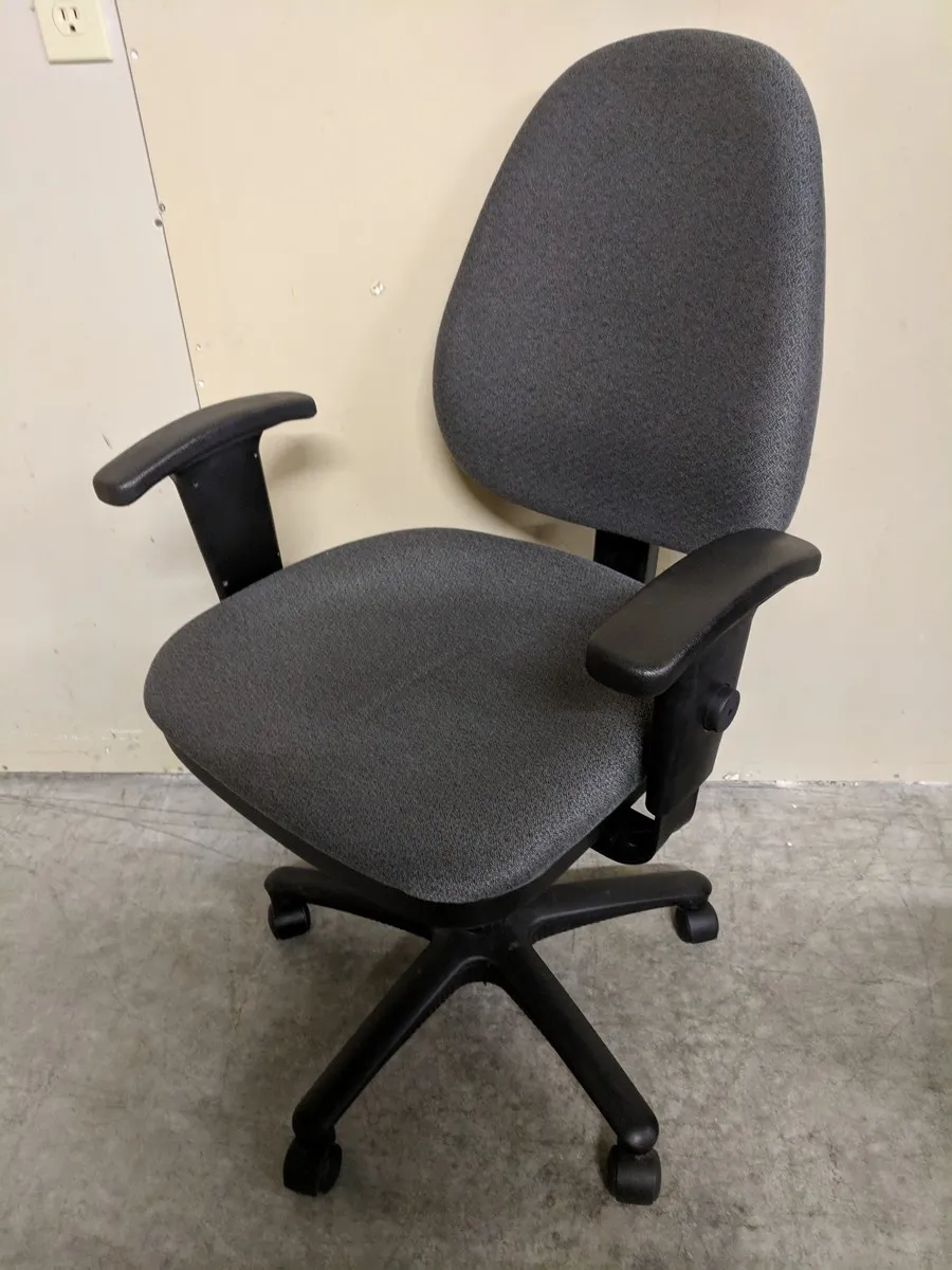 Gray Mid-Back Task Chair