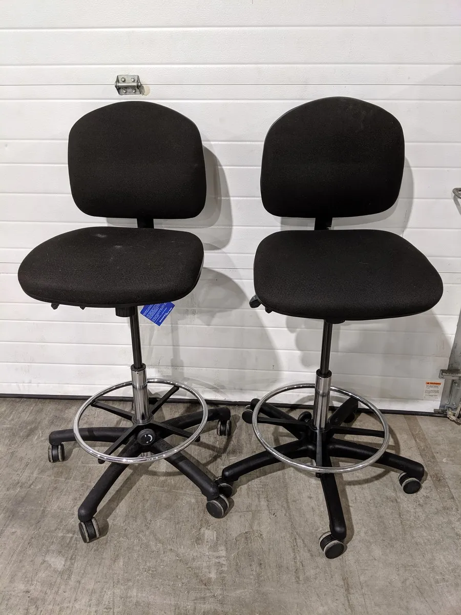 BenchPro Black Low-Back Rolling Office Stool Chair
