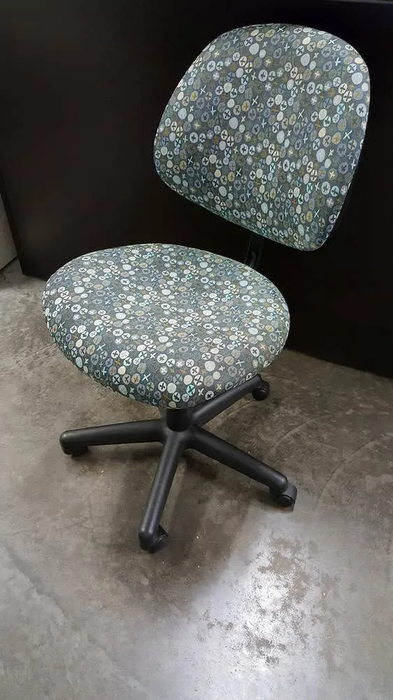 Green XO Pattern Rolling Office Chair
