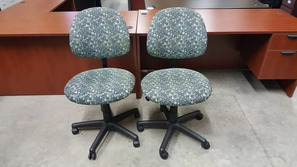 Green XO Pattern Rolling Office Chair