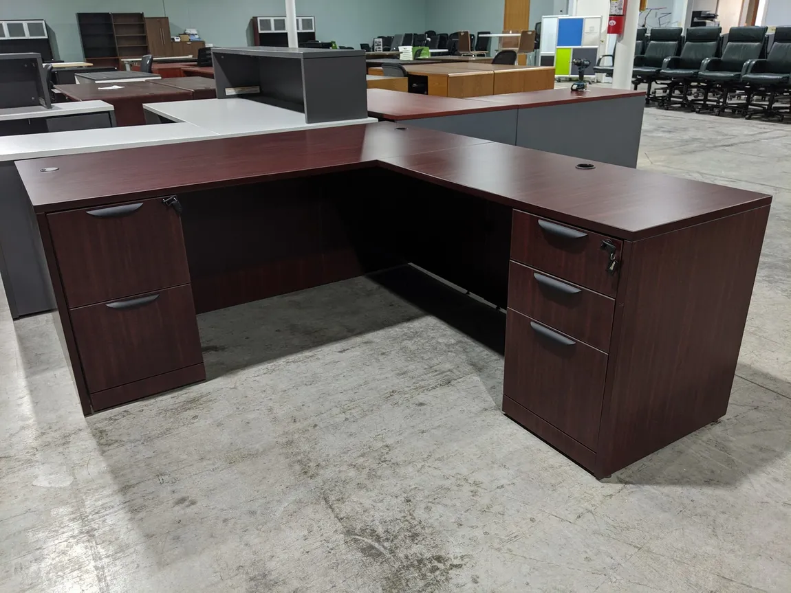 Mahogany Laminate L-Shape Desk â€“ Right Return