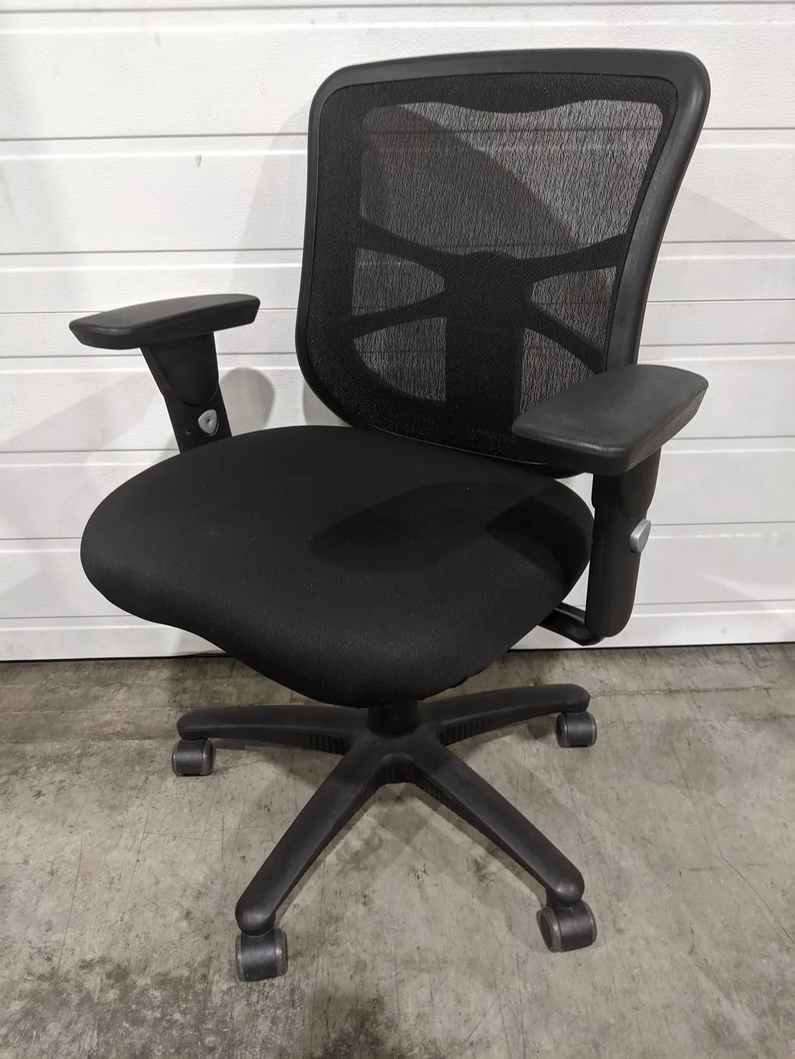 Black Mesh Back Rolling Office Chair