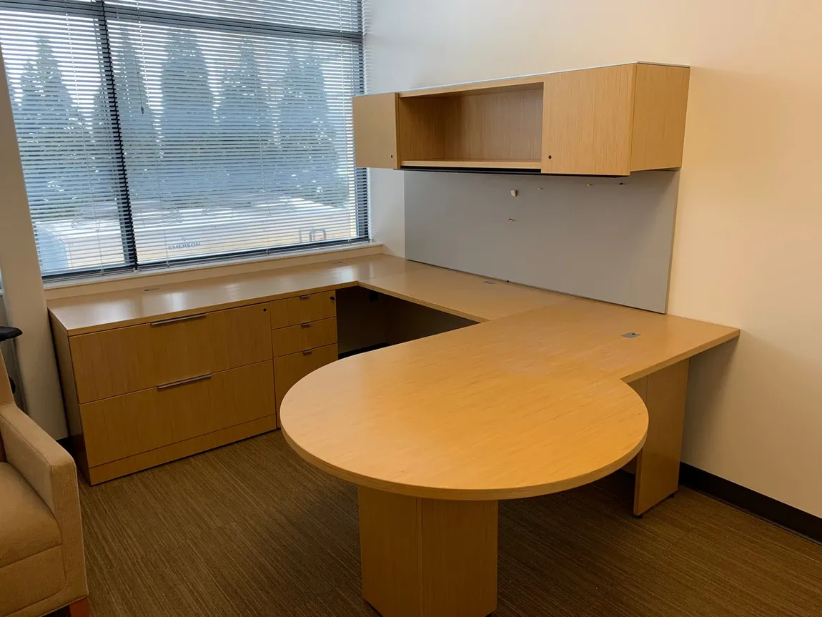 Knoll Executive U-Shaped Peninsula Desk â€“ Left Bridge