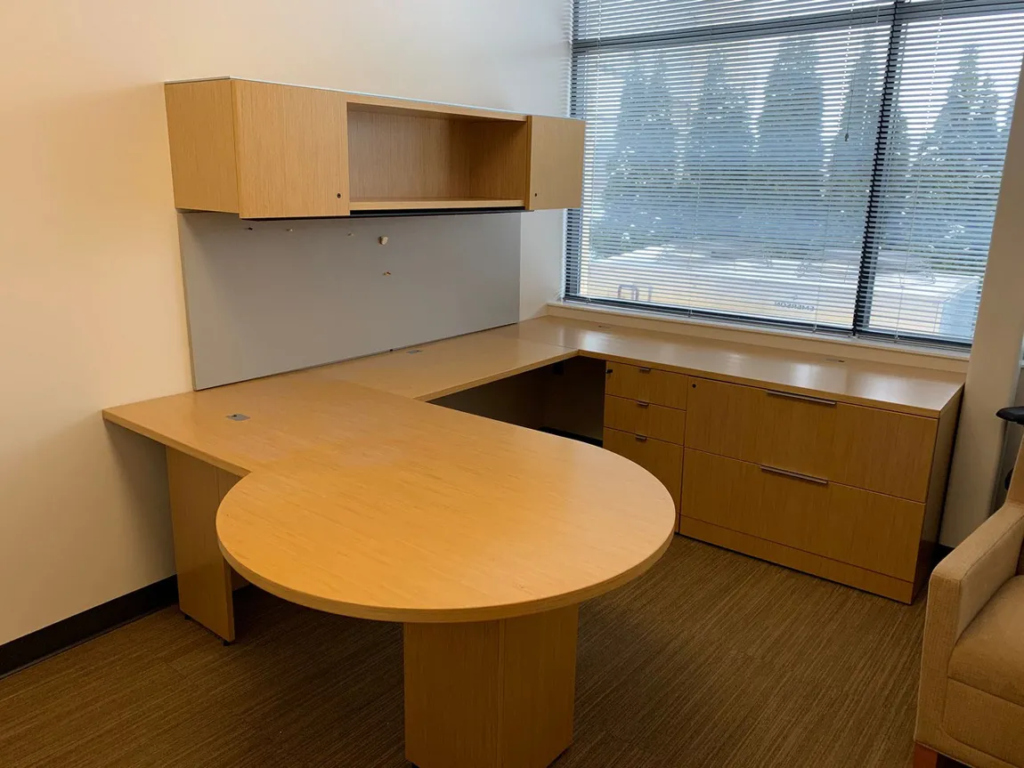 Knoll Executive U-Shaped Peninsula Desk â€“ Right Bridge