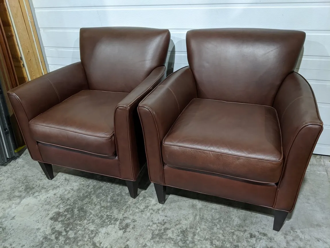 Brown Club Chair with Solid Wood Feet