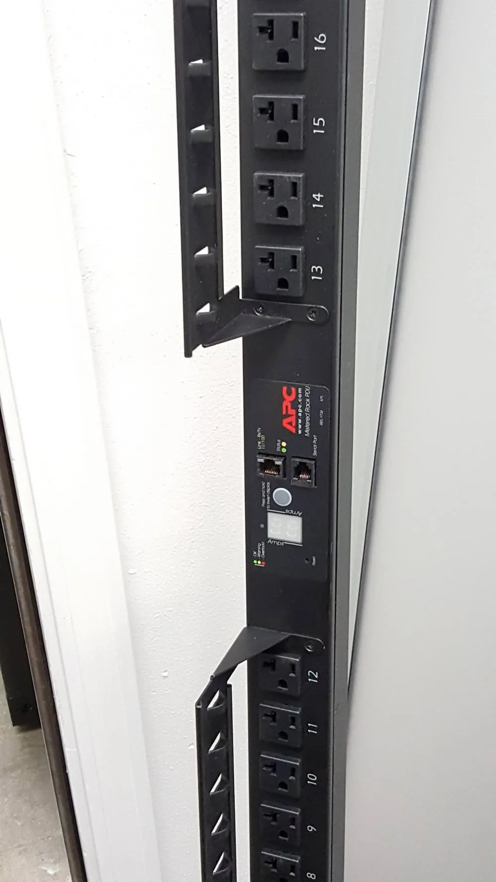 42U APC AR2101BLK Server Rack with 885-1736 PDU