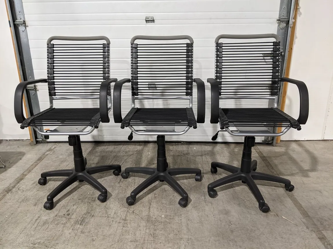Black Bungee Rolling Chair