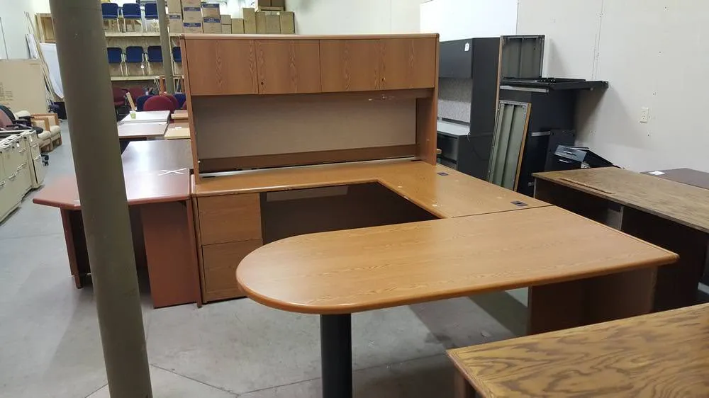 HON U Shaped Desk with Hutch and Penninsula