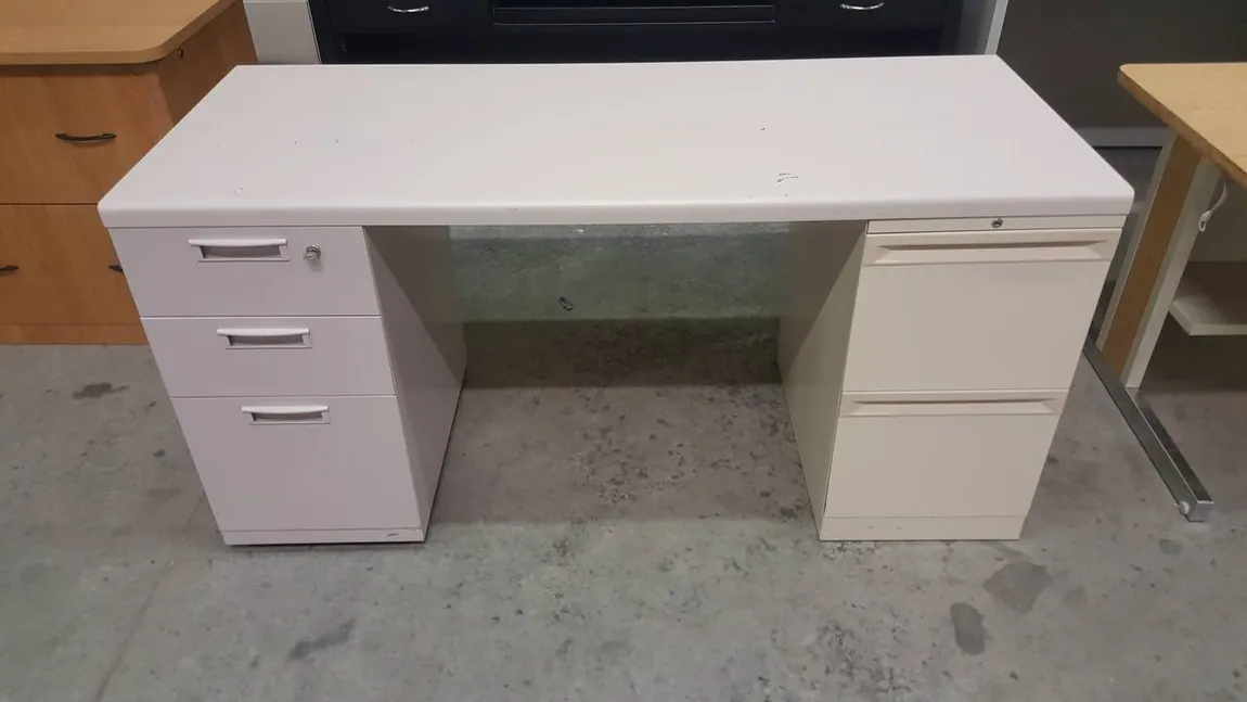 5 Drawer Desk