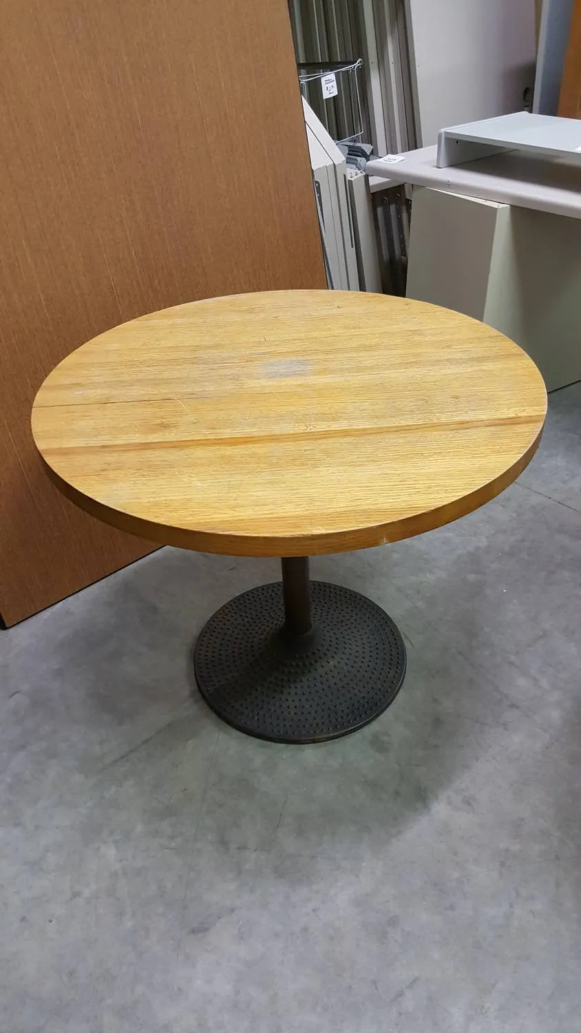 36 Veneer Round Oak Meeting Table
