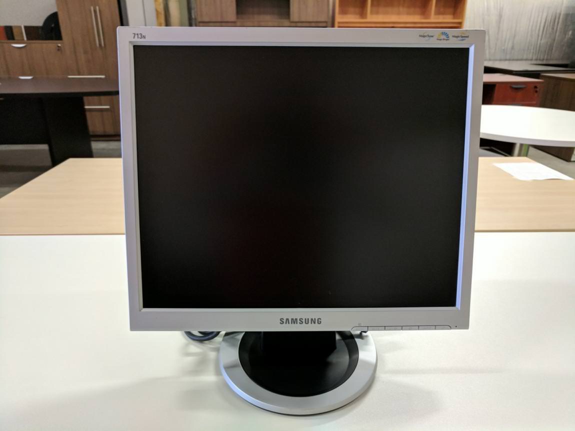 Samsung 713N 17 LCD Monitor 