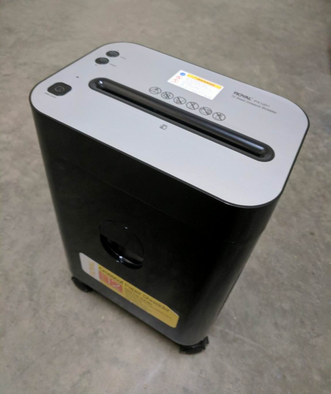 thumbnail interactive-video image 1 of Royal 95001G 126X Crosscut Paper Shredder - 12-Sheet Capacity, Credit Card Shredder, 5-Gal Bin 1 of 4