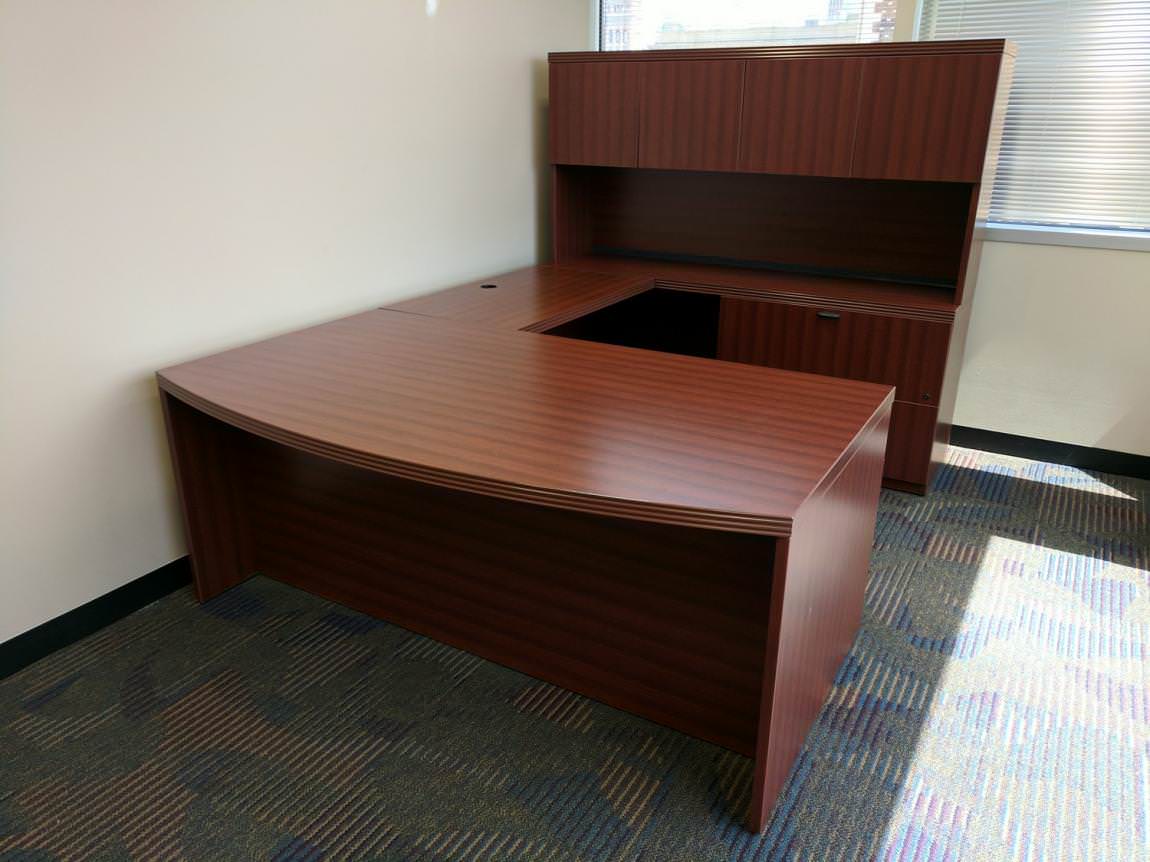 Mahogany Laminate U Shape Desk With Hutch