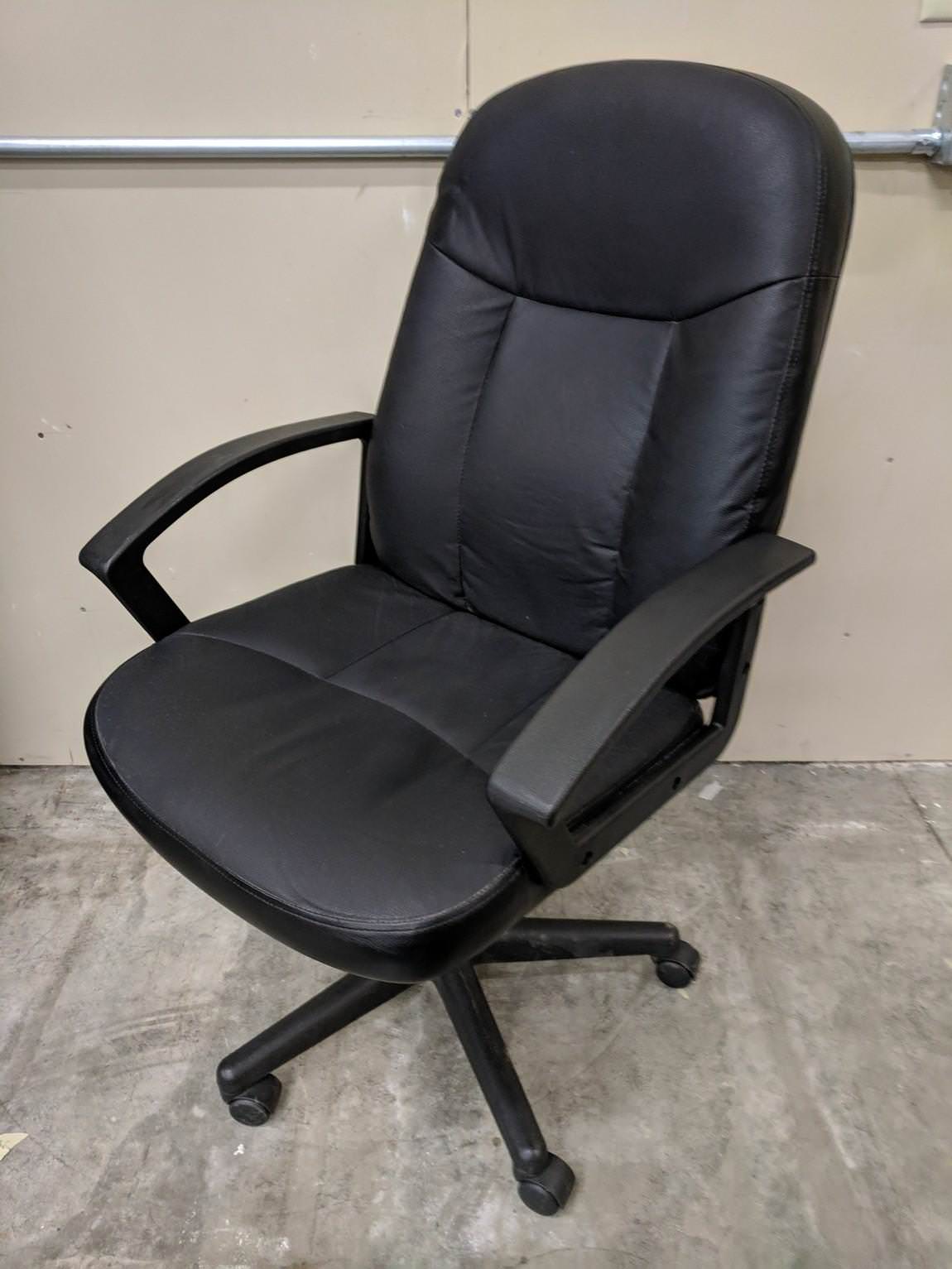 2318 Black Vinyl Rolling Office Chairs 3 