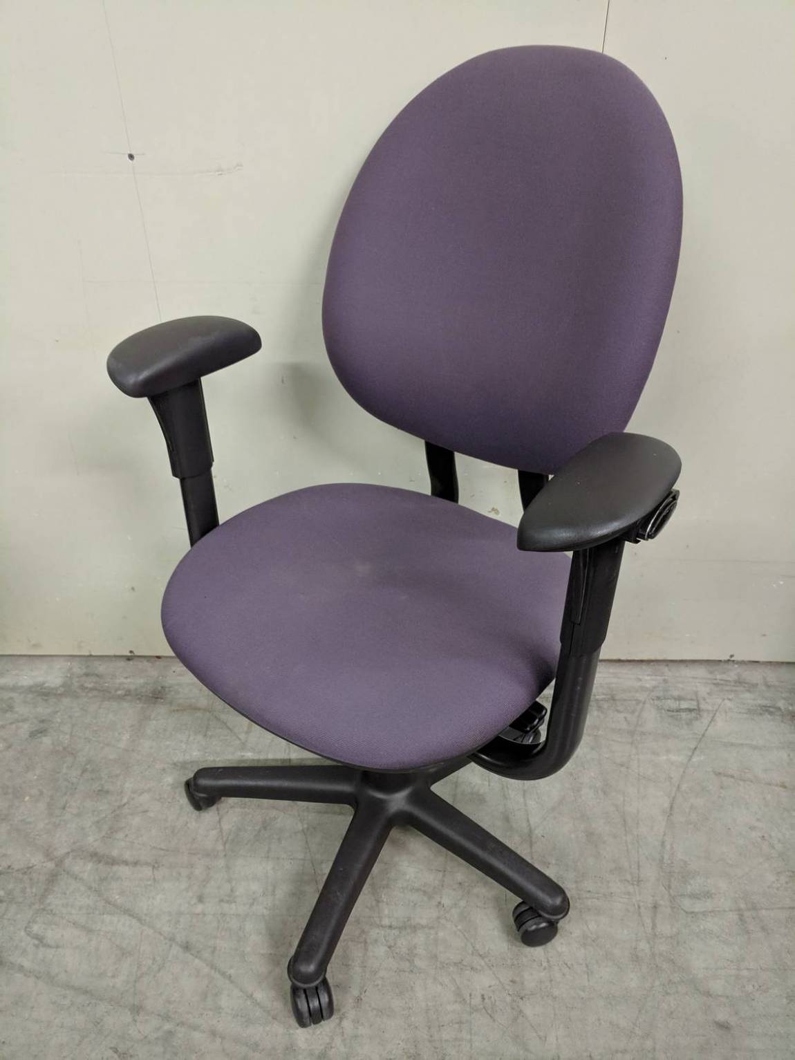 2638 Steelcase Purple Rolling Office Chairs 2 