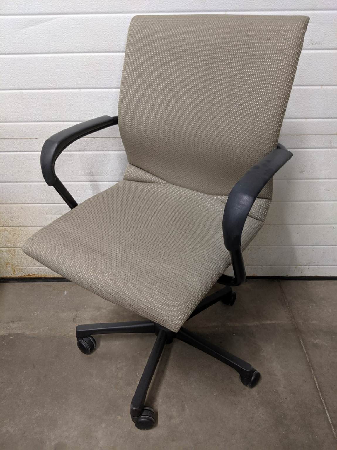 Steelcase Beige Mid-Back Office Chairs | Steelcase