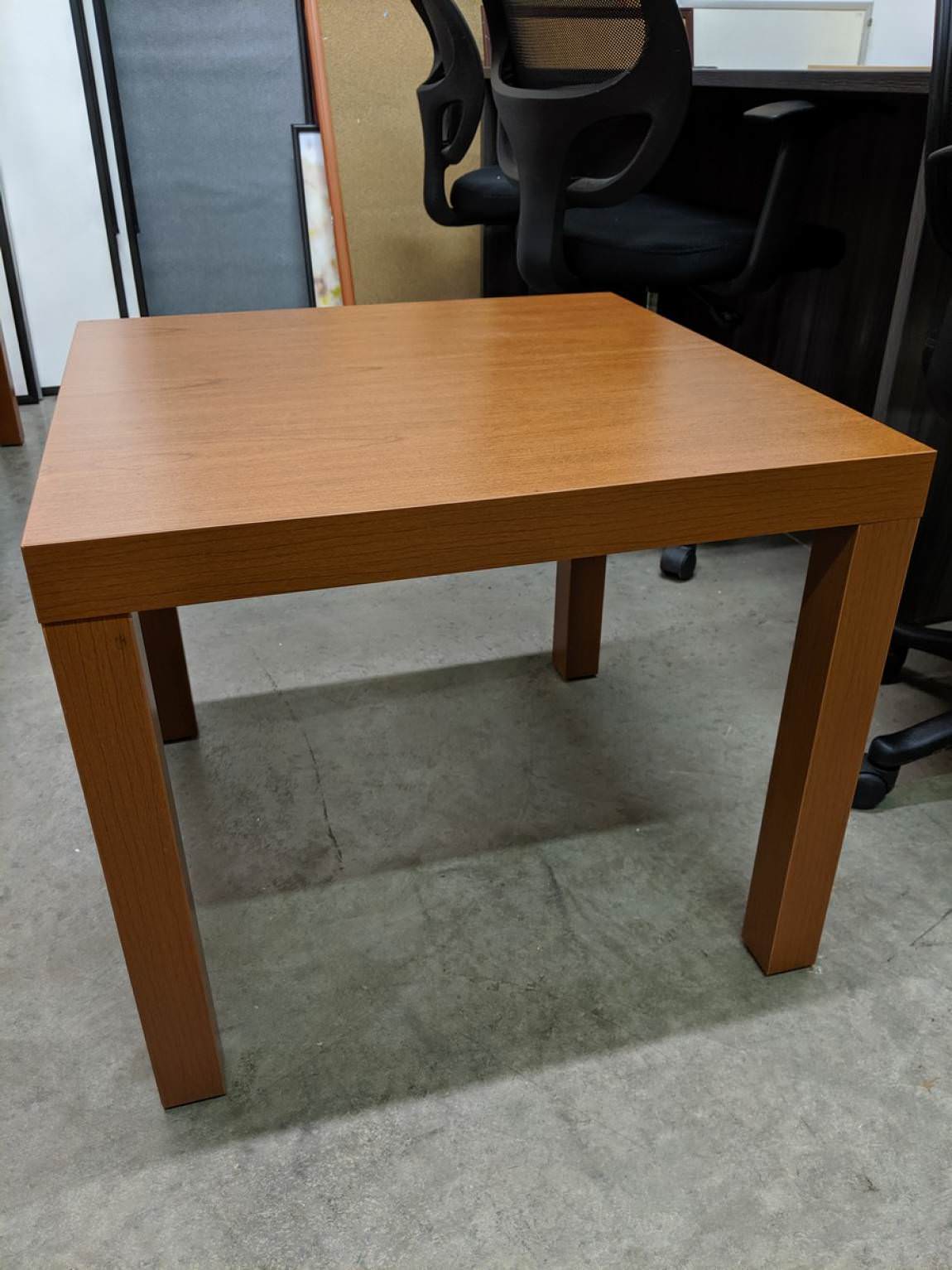 Cherry Laminate End Table – 24x24