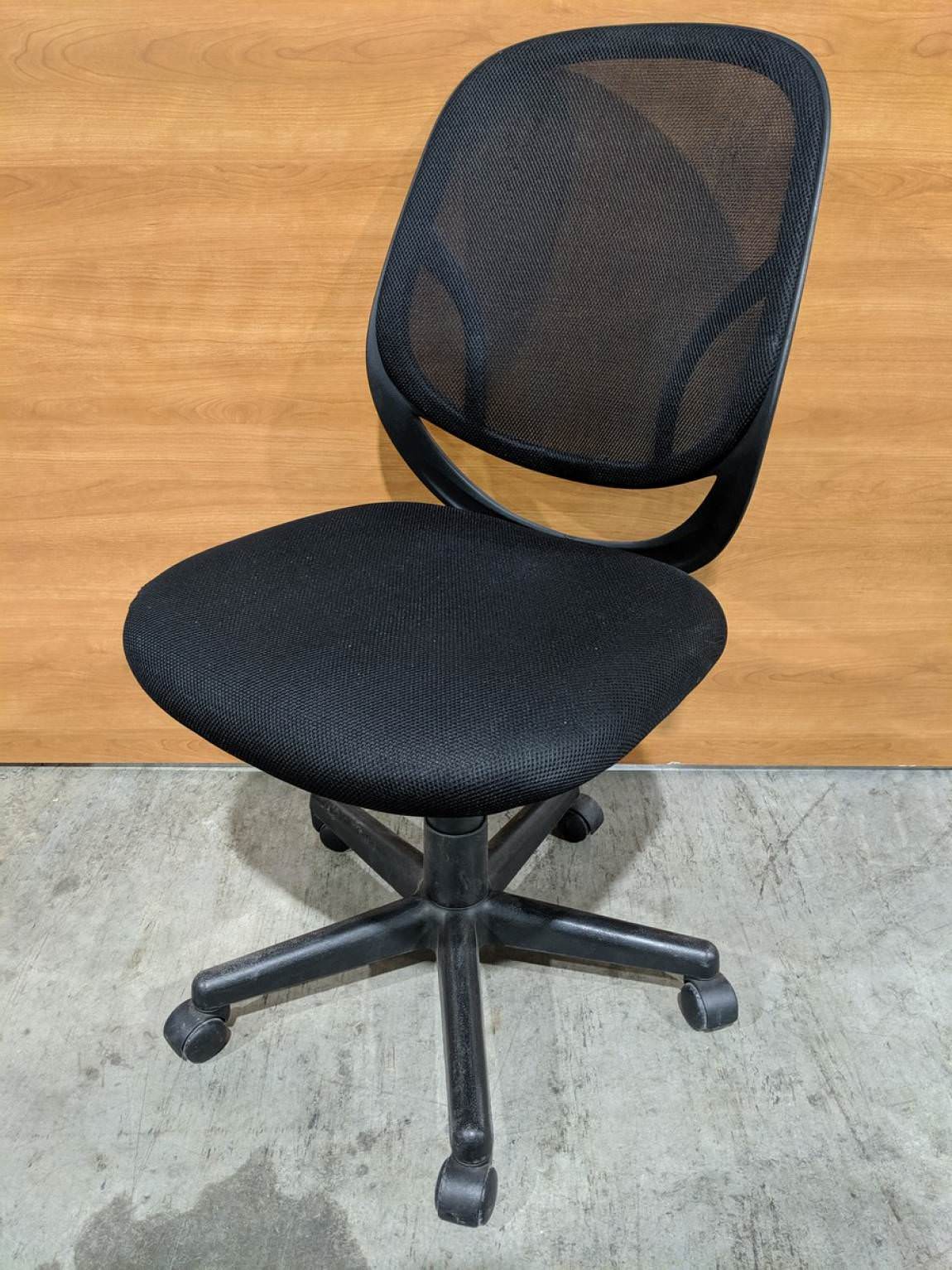 2790 Black Mesh Back Rolling Office Chair Without Arms 2 