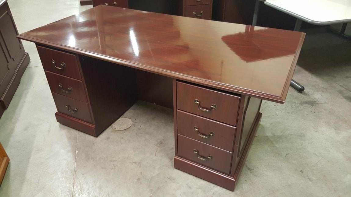HON 72x36x30 Traditional Mahogany Desk