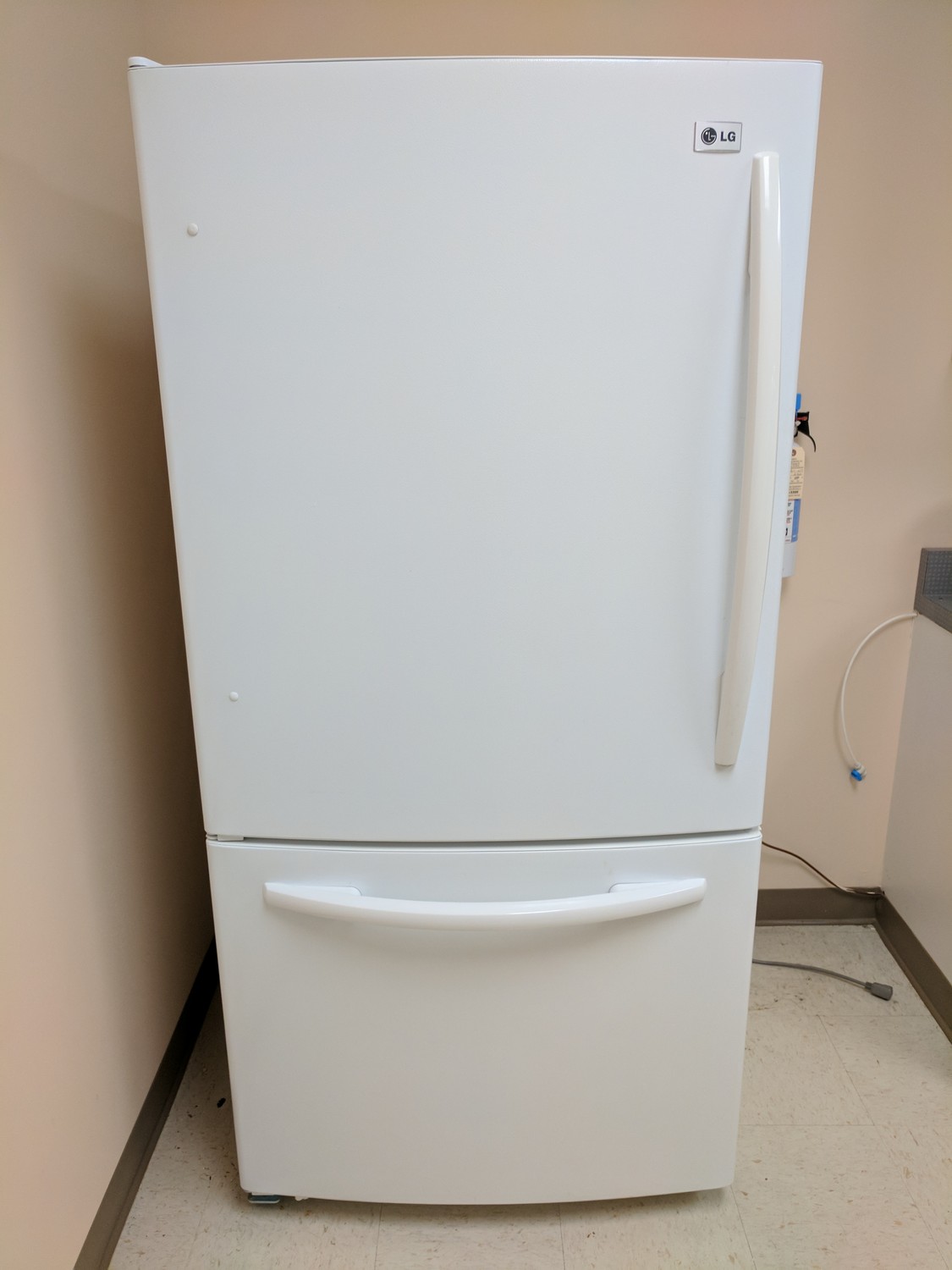 LG LBC22518WW White Refrigerator with Bottom Freezer